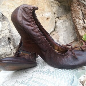 ECLIX brown leather retro pumps