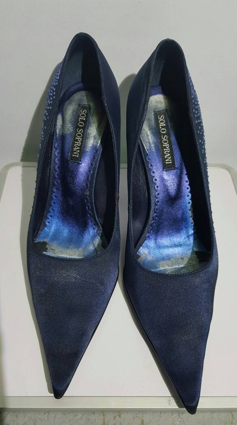 Solo Soprani ellegant blue pumps whit svarovski cyistals decoration italyan artiganal made perfect condision high hell clasic fasion
