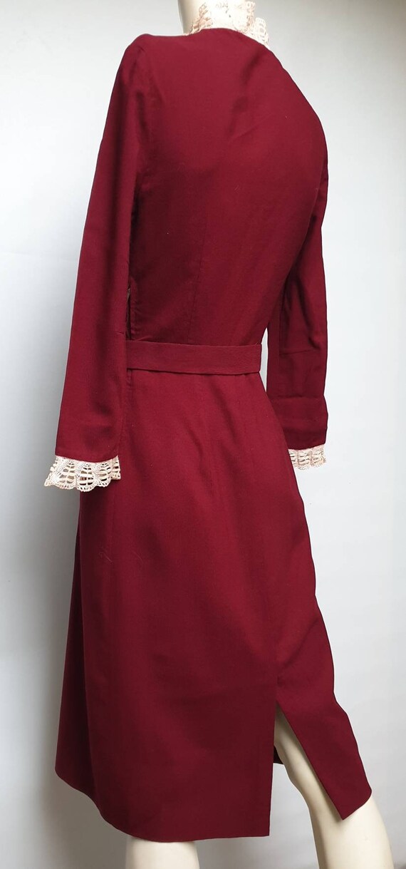 Read burgundy early 50s dress whit cream lace col… - image 2