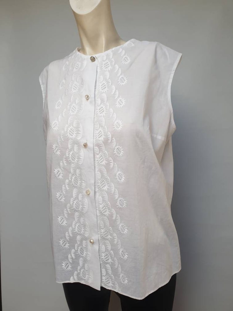 50s blouse whit embroidery front very light cotton white blouse made in italy original 50s sleeveless blouse