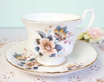 Vintage Royal Albert tekopp och fat, tekopp blommor