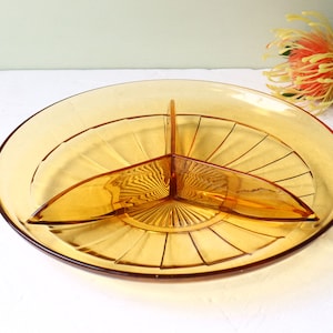 Plat de bonbon saille vintage en verre. Ambre de verre de dépression.