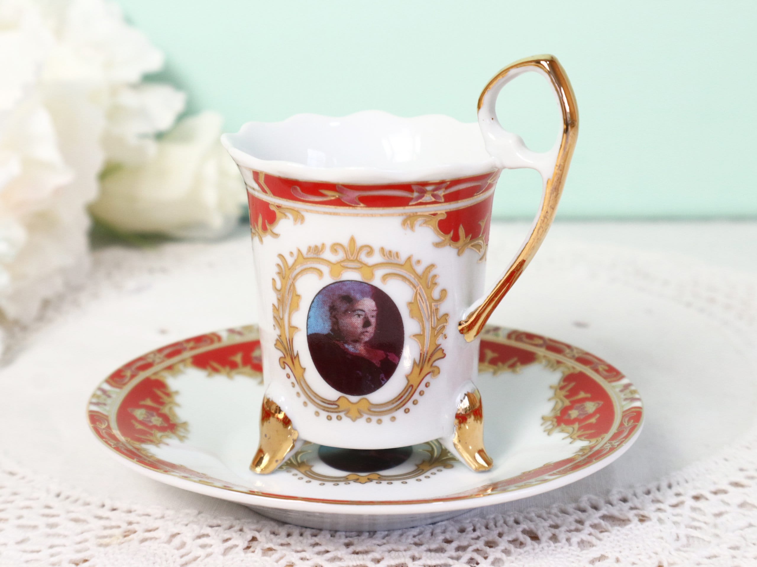 TASSE À CAFÉ rouge porcelaine ancienne signé Faye Limoges motif fleur TASSE À CAFÉ rouge porcelaine ancienne signé Faye Limoges motif fleur