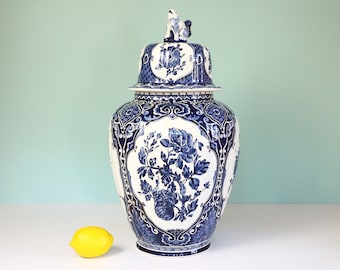 Large vintage Delft Blue vase with lid / blue white ceramics / Delft Blue jar / blue white pottery Holland