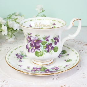 Taza y platillo Royal Albert vintage, Flor del mes de febrero, Violetas, tamaño femenino