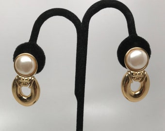 Gorgeous Vintage Faux Pearl Cabochon Gold Tone Dangle Clip On Earrings