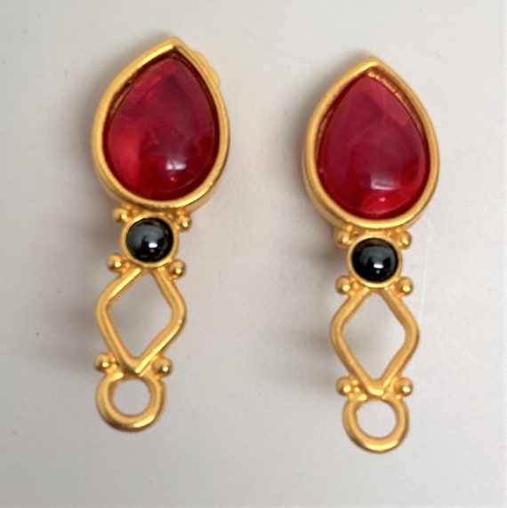 Vintage Gold Tone LESLIE BLOCK Red Cabochon Drop Clip On Earrings