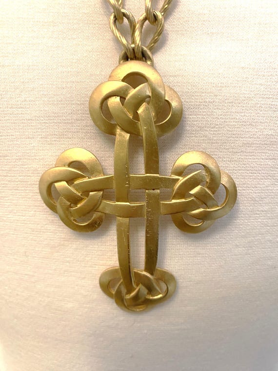Vintage Crown Trifari Satin Gold Celtic Cross Pendant Necklace