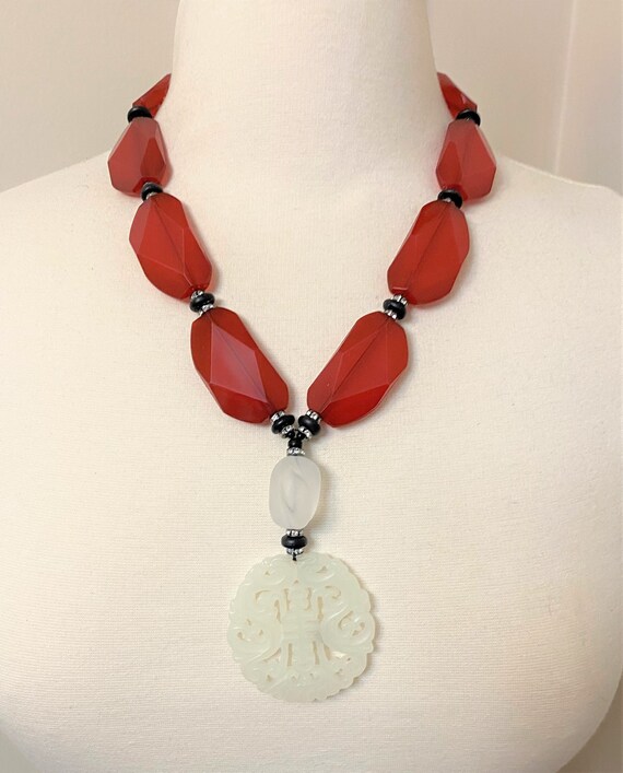 Gorgeous Acrylic Red Faceted Beads, White Jade & Rhrinestones Necklace