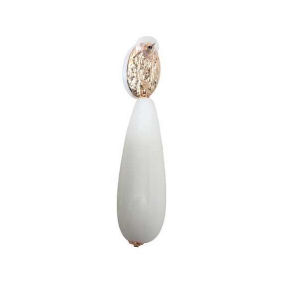 Stunning White Resin Dangle Pierced Earrings - image 3