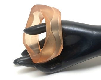 Stunning Pono Italy Clear Peach Color Acrylic Geometric Bangle Bracelet
