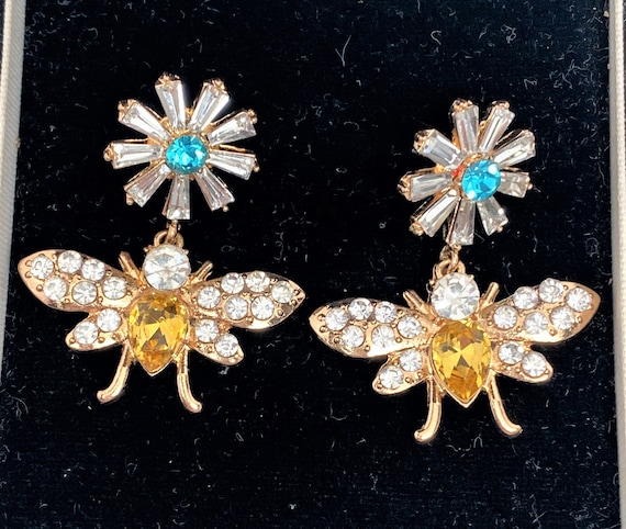 Stunning Rhinestones Bee Dangle Pierced Earrings