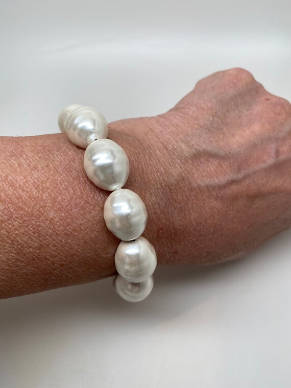 Beautiful Stretch Faux Pearl Bracelet - image 4