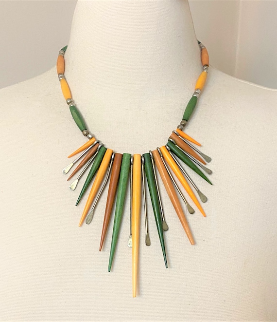 Beautiful Vintage Dye Wood & Silver Tone Necklace