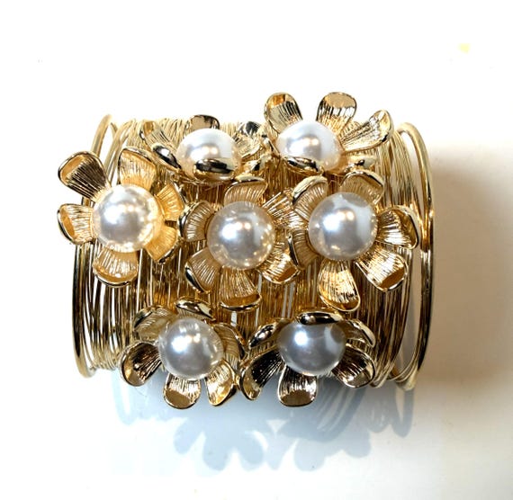 Gorgeous Faux Pearl & Gold Tone Flowers Brass Wire Cuff Bracelet