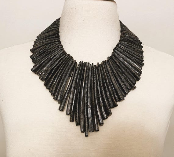 Stunning Gerda Lynggaard-Monies Carved Brown Wood Bib Necklace