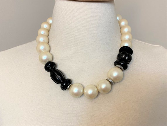 Vintage Faux Pearl & Hand Carved Black Natural Stones Statement Necklace