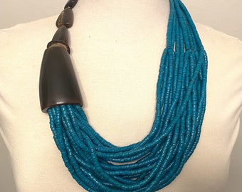 Monies Style Dramatische Kokosnuss Blau Perlen & Horn Multi Strang Halskette