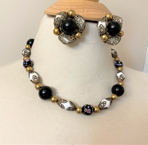 Stunning Vintage Necklace & Earrings Glass Set Un… - image 2