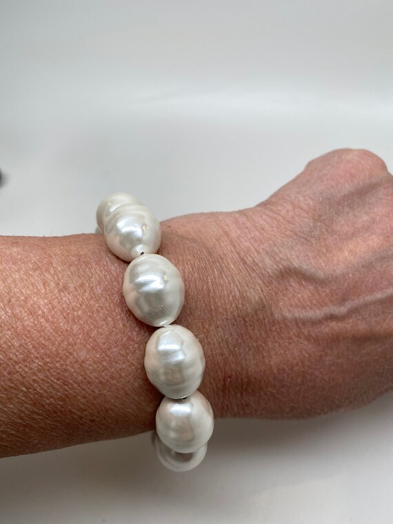 Beautiful Stretch Faux Pearl Bracelet - image 3