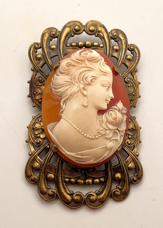 Antique Exceptional Details Large Victorian Cameo Filigree Brooch
