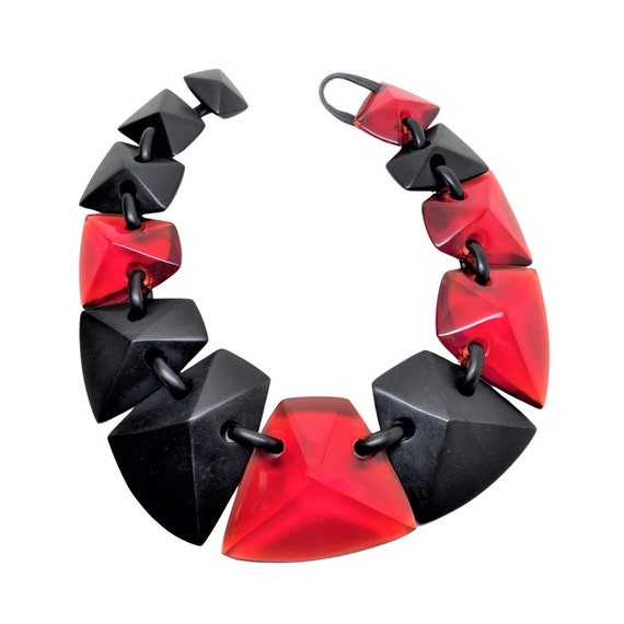 Stunning Gerda Lynggaard - Monies Chunky Ebony & Red Lucite Choker Necklace