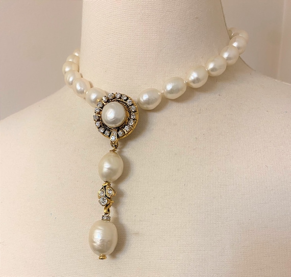 Vintage Authentic Chanel Faux Baroque Pearl & Cry… - image 4