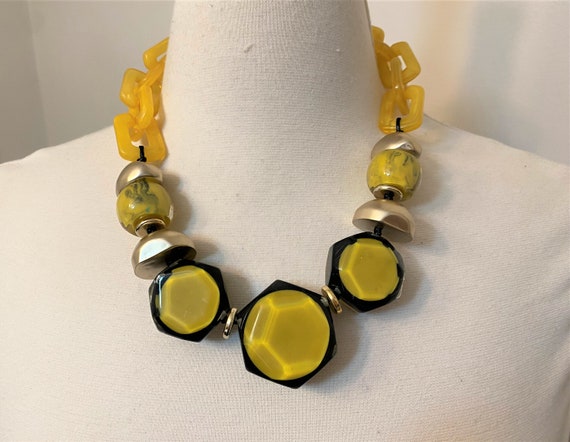 Beautiful Chunky Yellow & Black Color Resin Beads Necklace