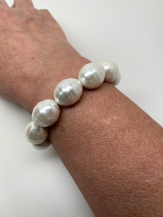 Beautiful Stretch Faux Pearl Bracelet - image 5