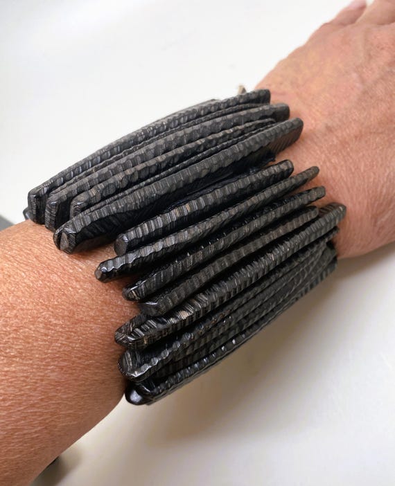 Exquisite Monies Gerda Lynggaard Ebony Carved Wood Stretchy Chunky Bracelet