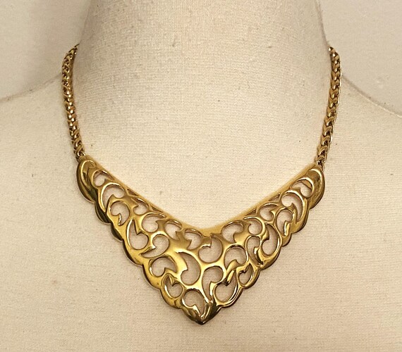 Vintage Trifari Paisley Cut Gold Tone V Choker Necklace