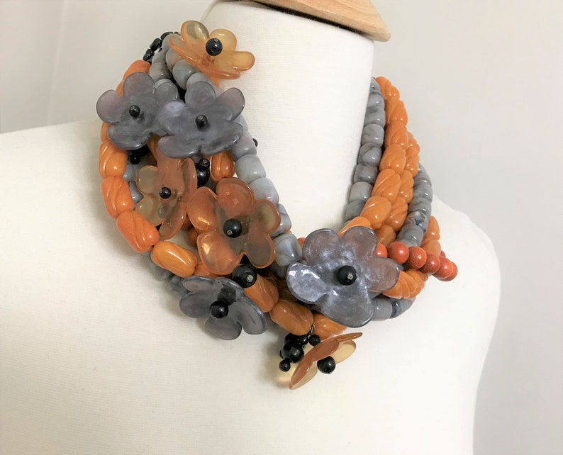 Fabulous Lucite Flowers Acrylic /& Wood Beads Necklace Angela Caputi
