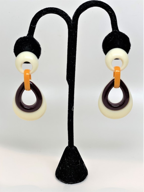 Gorgeous Cream & Maroon Color Resin Dangle Pierced Earrings