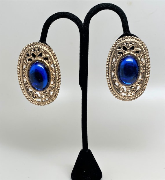 Vintage Gold Tone Filigree & Blue Cabochon Clip On Large Oval Earrings