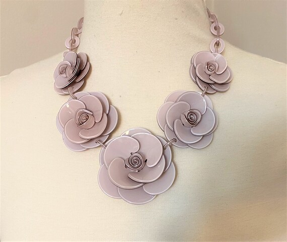 Beautiful Acrylic Taupe Color Flowers & Chain Necklace