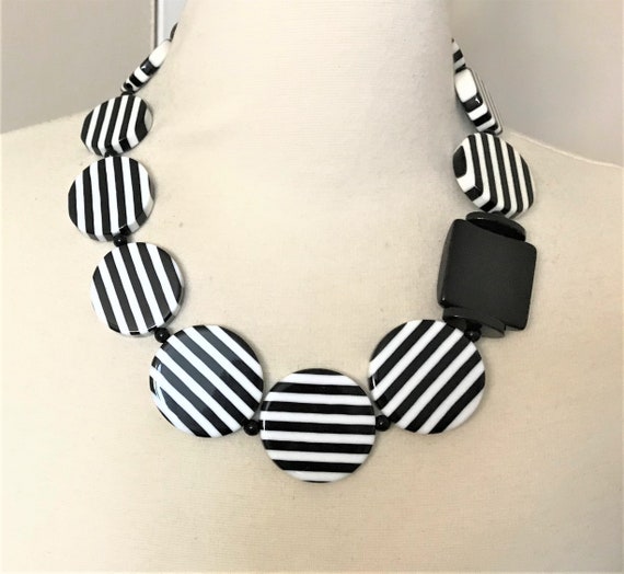 Gorgeous Black & White Acrylic Angela Caputi Style Necklace