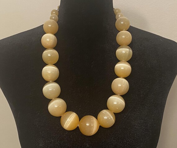 Vintage Large Resin Cat's Eyes Beige Necklace