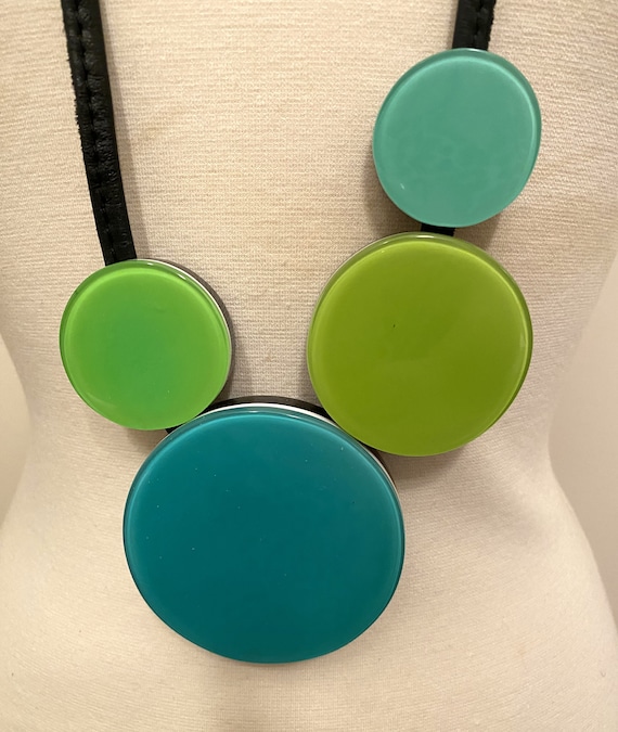 Monies Vibrant Green & Blue Resin Disks Pendant Lariat Necklace