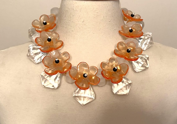 Exquisite Peach Color Flowers & Crystal Clear Lucite Tear Drop Choker Necklace