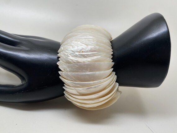 Stunning Mother Of Pearl Seashells Stretch Bracelet
