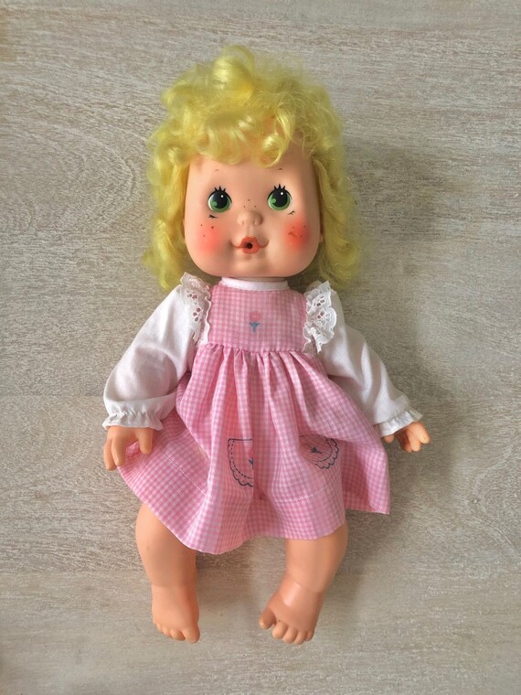 strawberry shortcake doll that blows kisses