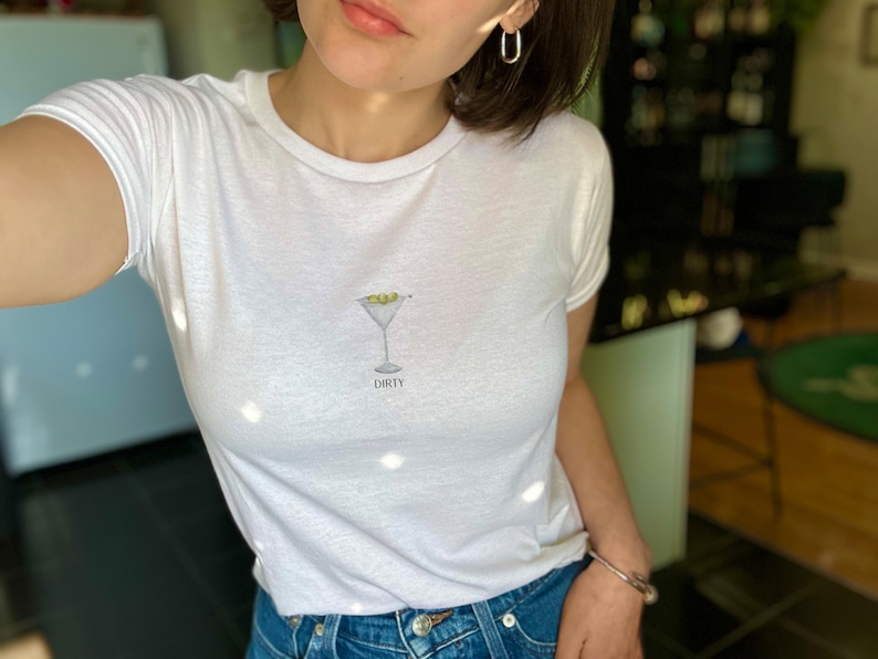 Dirty Martini Shirt | Women's Graphic Semi-Cropped Baby Tee T-Shirt bild 2