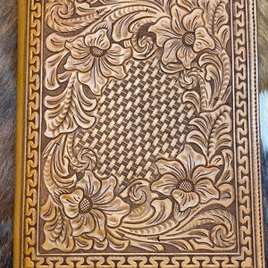 Cartera de cuero hecha a mano