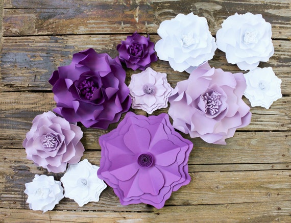 Fiori di carta viola, fiori da parete per l'asilo nido