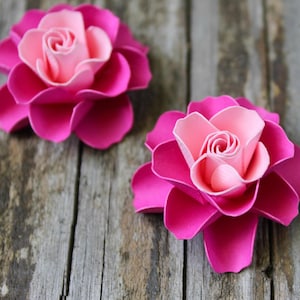 Kleine roze papieren rozen, set van 10, doostopper bloemen, plaatskaarthouders, babyshowerdecoratie, bloemen tafeldecoratie