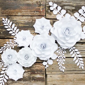 Set di fiori di carta bianca con foglie, decorazioni per la cameretta delle bambine, sfondo floreale per matrimoni, vetrina del negozio