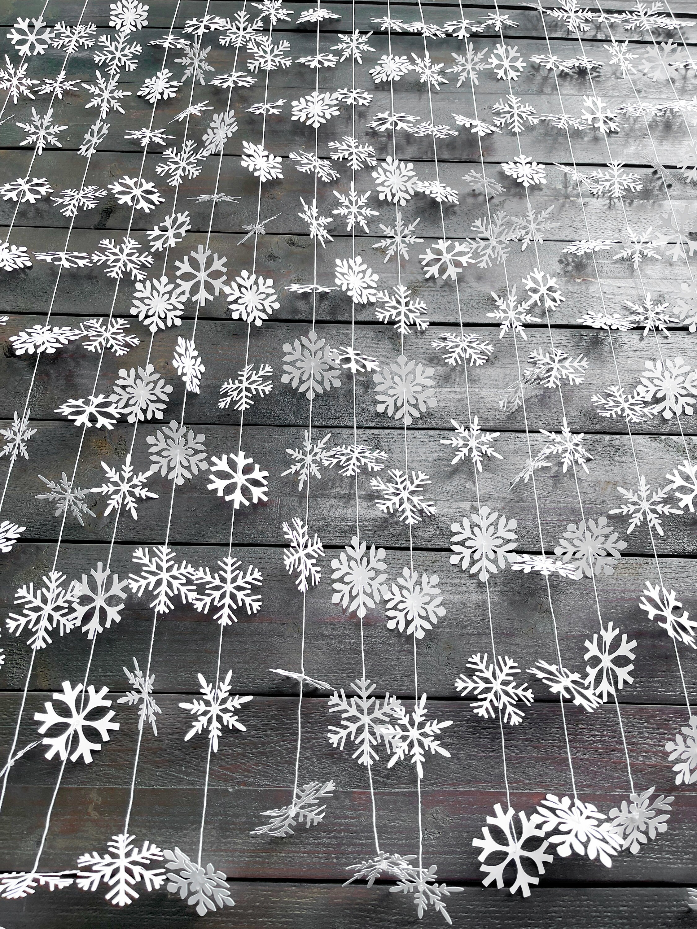 Dangling Snowflake Garland