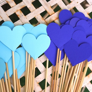 Cuori blu come decorazione per la navata centrale di un matrimonio, bastoncini a forma di cuore grande, accessori per San Valentino, decorazioni per la festa di fidanzamento