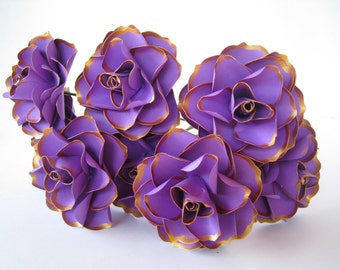 Rosas de papel de color morado brillante: tallos florales hechos a mano, decoración para bodas