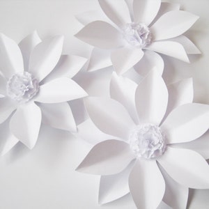 Fiori di carta bianca, sfondo per matrimonio, centrotavola da tavolo, decorazione per la cameretta, decorazione da parete con fiori di carta